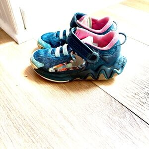 Nike Giannis Kids' Dark Blue with colorful accents Sneakers. Size 12.5c